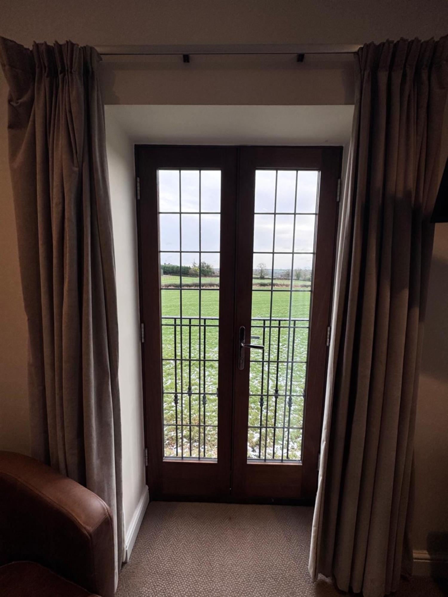 The White Hart Inn Алфретън Екстериор снимка