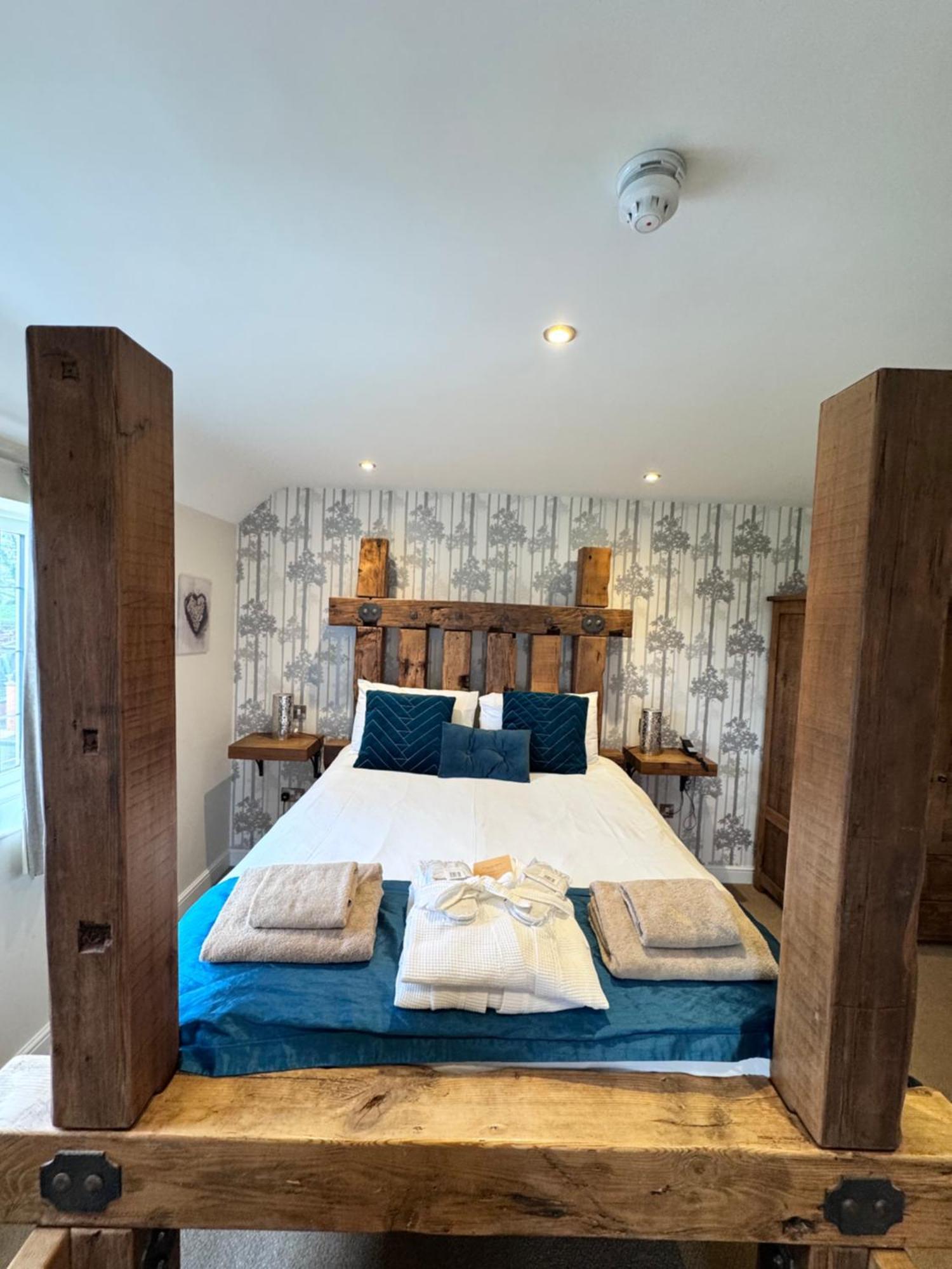 The White Hart Inn Алфретън Екстериор снимка