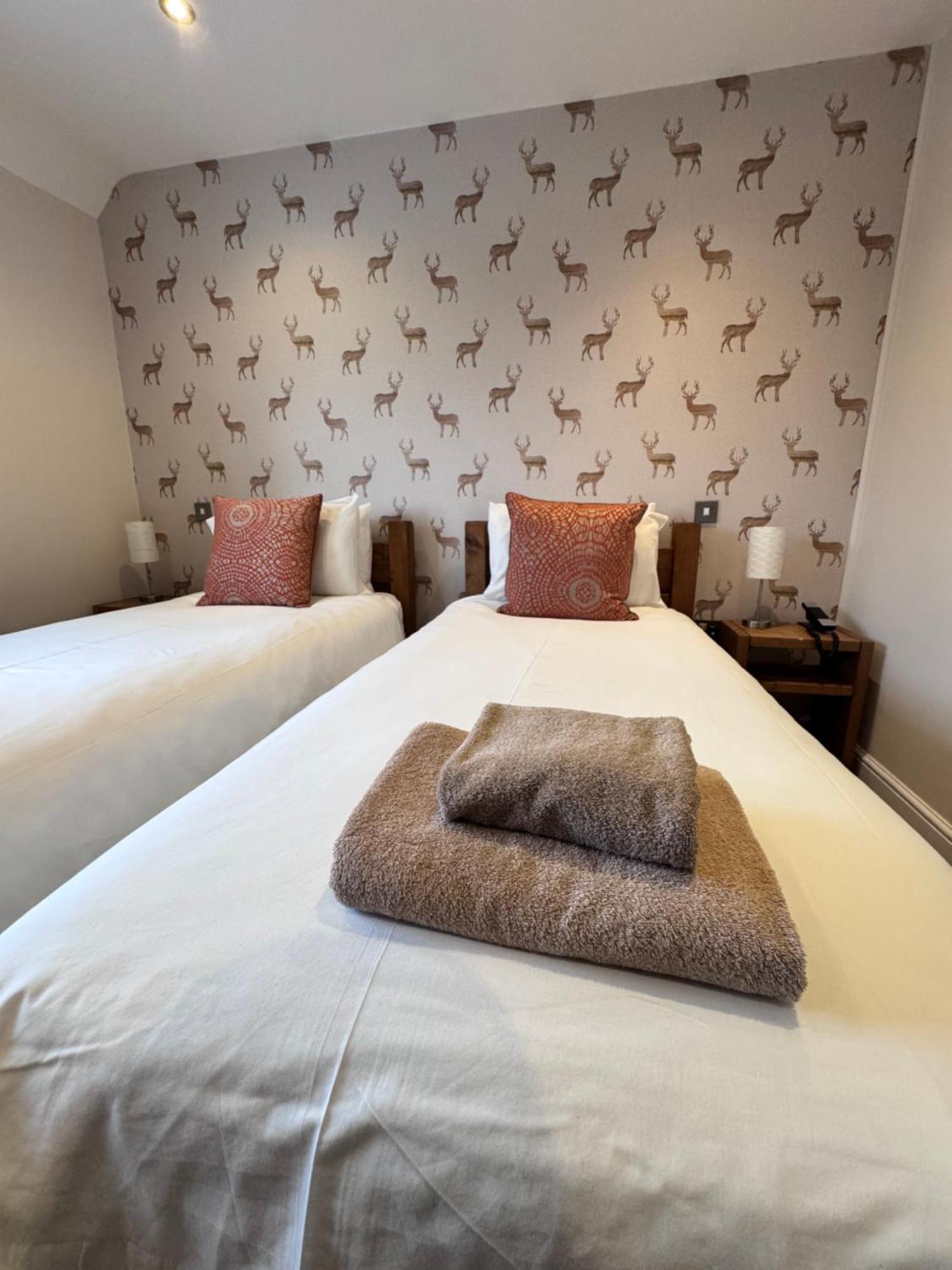The White Hart Inn Алфретън Екстериор снимка