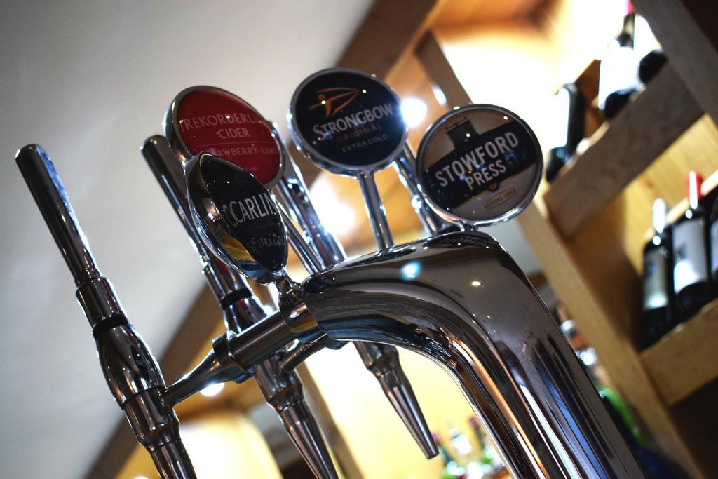 The White Hart Inn Алфретън Екстериор снимка
