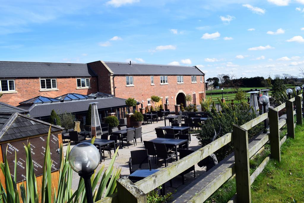 The White Hart Inn Алфретън Екстериор снимка