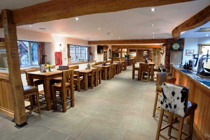The White Hart Inn Алфретън Екстериор снимка