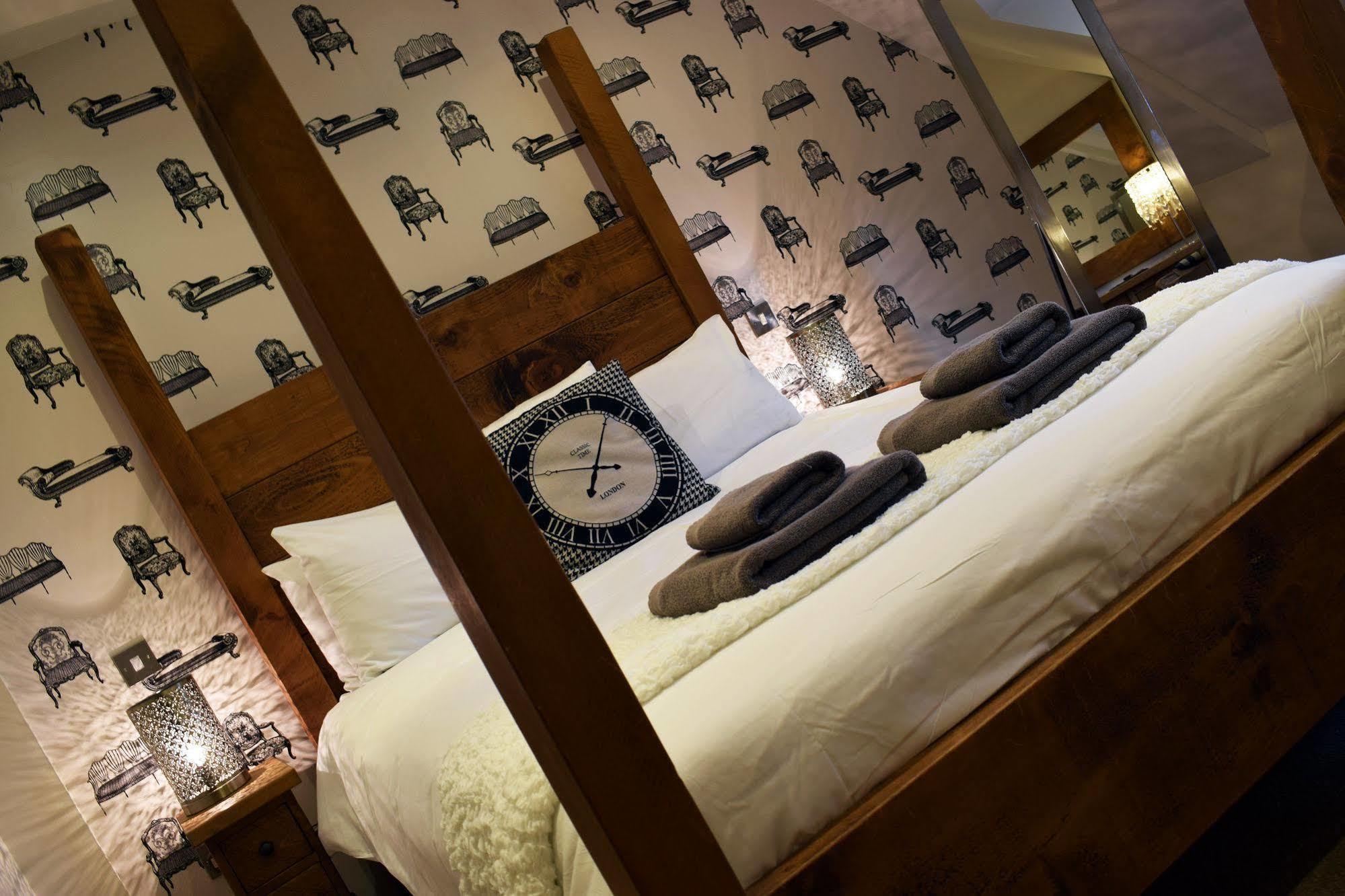 The White Hart Inn Алфретън Екстериор снимка