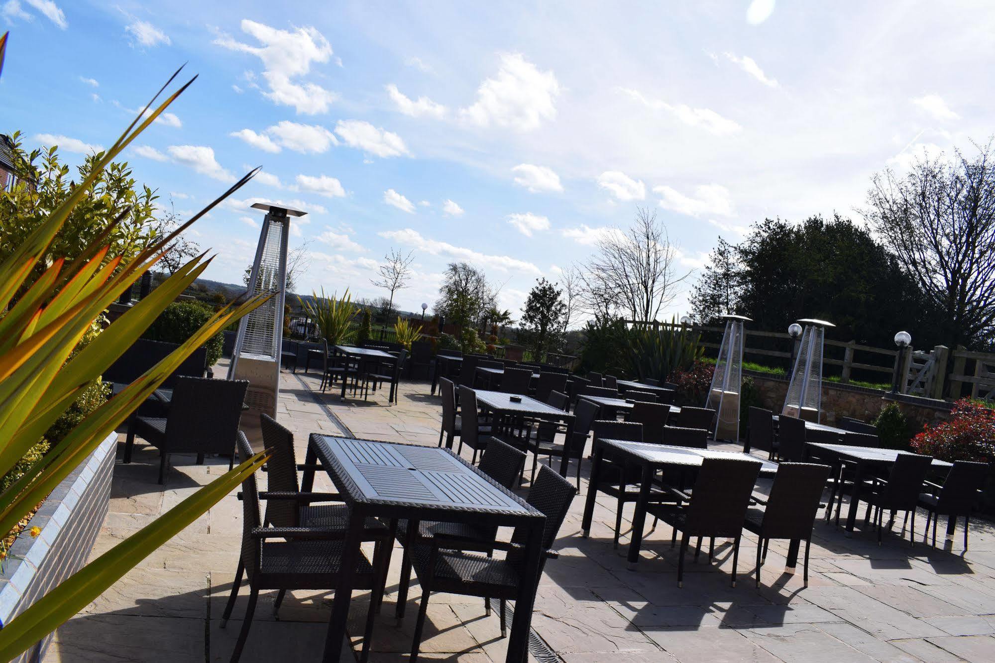 The White Hart Inn Алфретън Екстериор снимка
